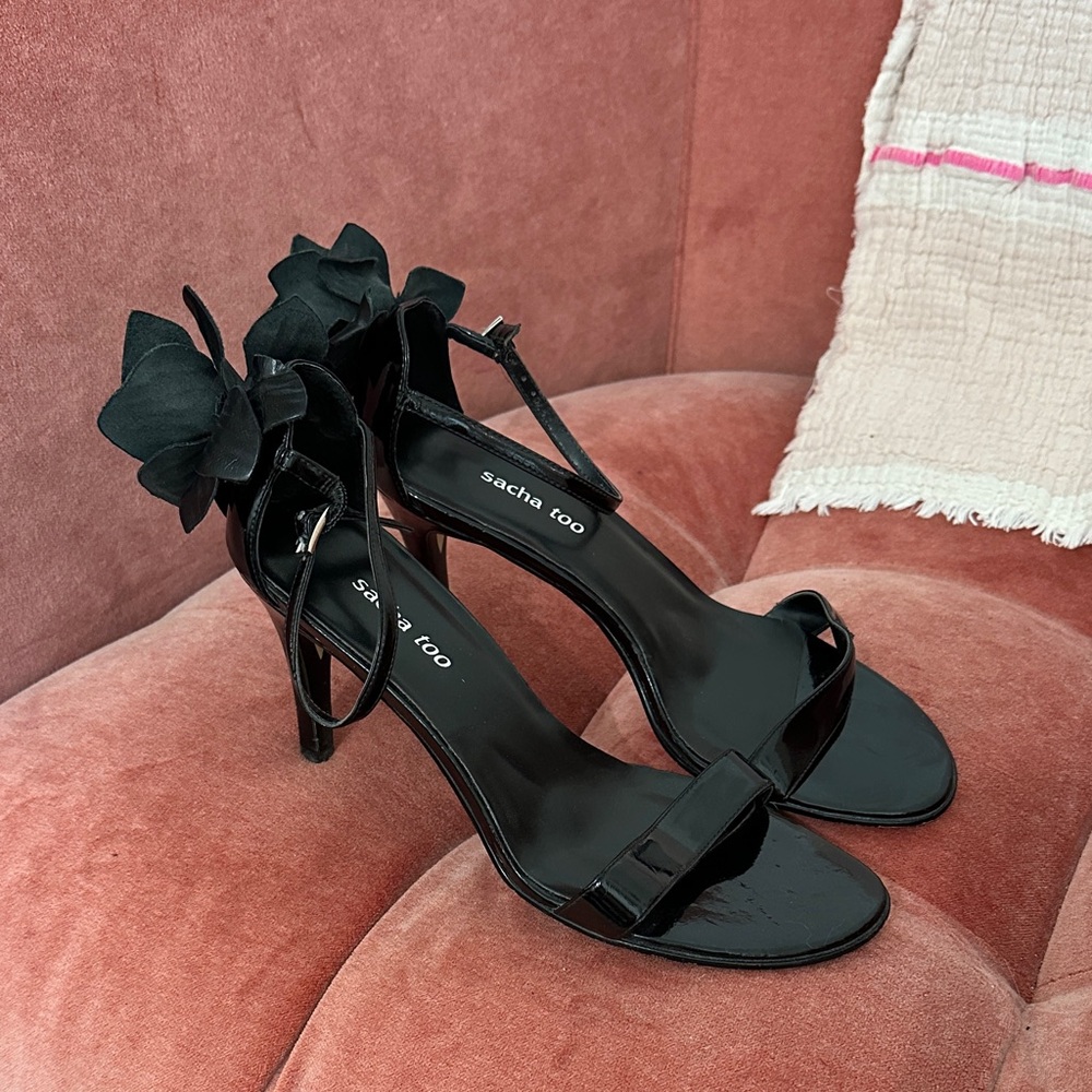 SACHA TOO Black Women's Heels with Leather Flower